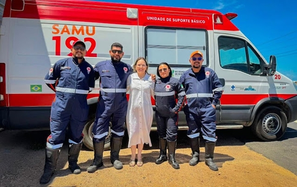Prefeita Iraneide Rebouças visita Samu para recepcionar areia-branquense primeira condutora de ambulância do RN