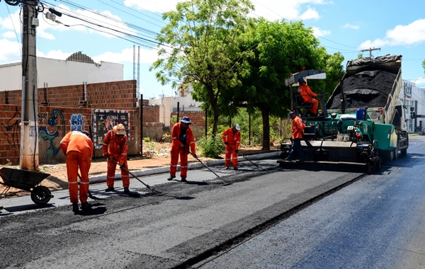 Prefeitura de Mossoró inicia recapeamento asfáltico de trecho da avenida Rio Branco entre a Augusto Severo e Prudente de Morais
