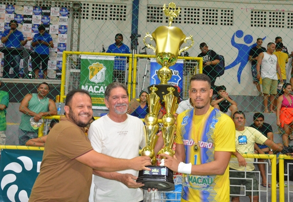 Vereador Givagno prestigia a final do 51º Campeonato de Blocos e entrega homenagem a desportistas macauenses