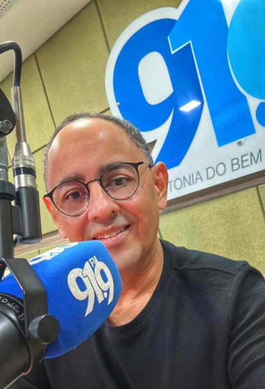 Celso Amâncio amplia presença no jornalismo atuando em rádio em Natal