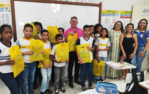 Prefeitura de Macau entrega kits com material escolar no ensino infantil e fundamental I e II
