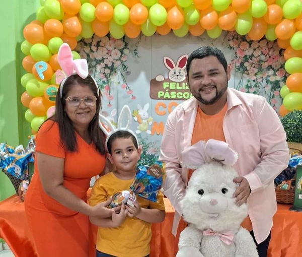 Em parceria com o CCSF, vereadora Ceição Lins faz a Páscoa das crianças e idosos distribuindo ovos de chocolate