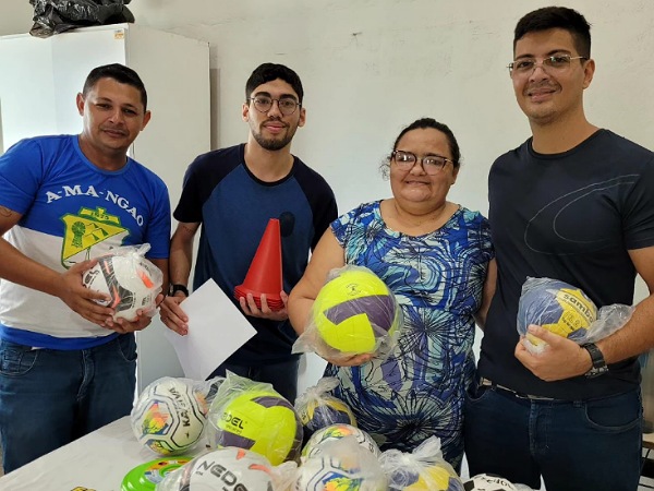 Esporte e Educação: Prefeitura de Macau entrega material desportivo para alunos da rede municipal de ensino
