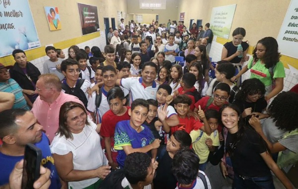 Prefeitura de São Gonçalo inicia entrega do novo fardamento escolar às escolas municipais