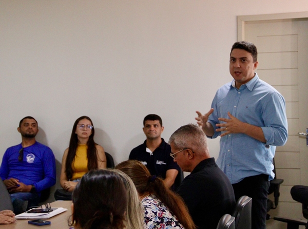 Prefeito de Guamaré, Arthur Teixeira, reúne equipe para discutir condutas vedadas no período eleitoral de 2024