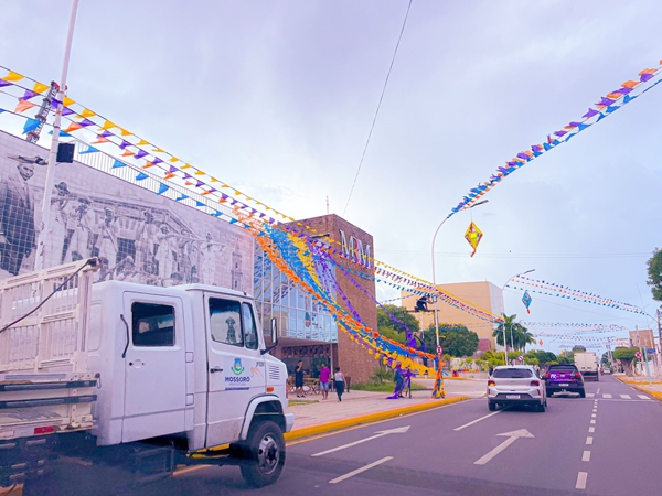 Ruas e avenidas recebem ornamentação para o “Mossoró Cidade Junina”