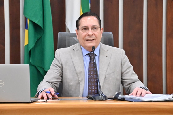 ALRN apresenta moção de congratulações ao senador Flávio Azevedo