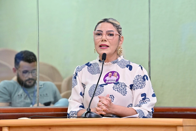 Eudiane Macedo esclarece trâmites sobre escrituras públicas em conjuntos habitacionais