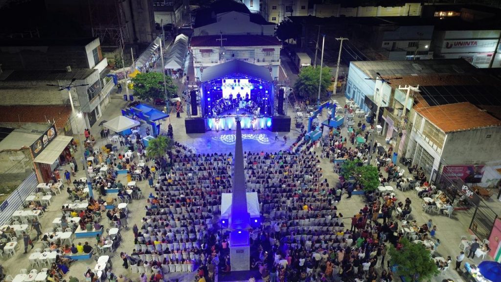 Festa do Sal: Culto com show de Chagas Sobrinho atrai grande público à Praça da Conceição em Macau