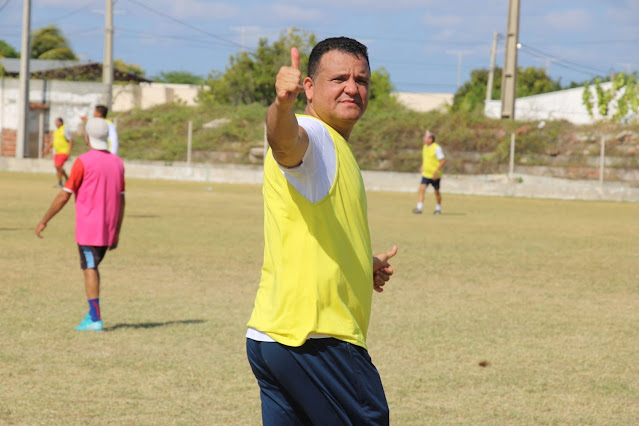 Liderança que se faz presente: Hélio Willamy participa da tradicional pelada dos veteranos em Guamaré