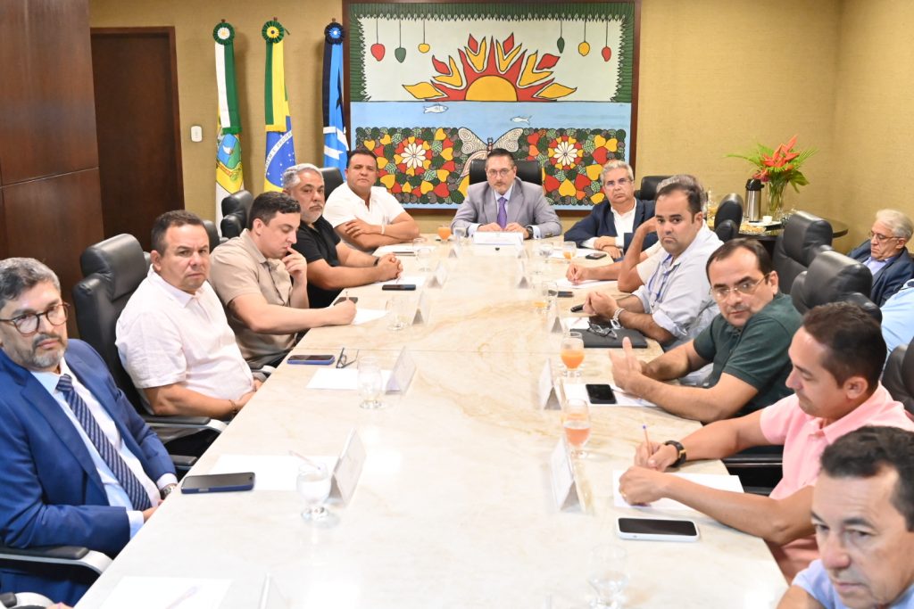 Guamaré: Prefeito Hélio e vereadores solicitam apoio de Ezequiel para enfrentar crise no abastecimento d’água no município
