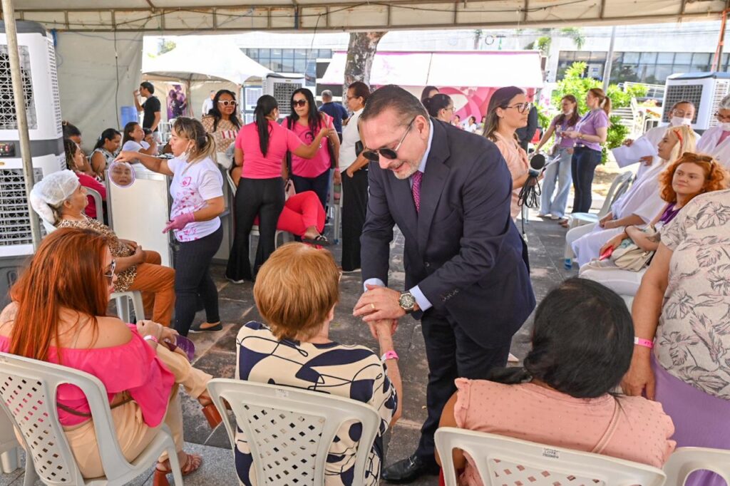 Presidente da ALRN visita ação do Grupo Reviver e destaca prevenção ao câncer de mama