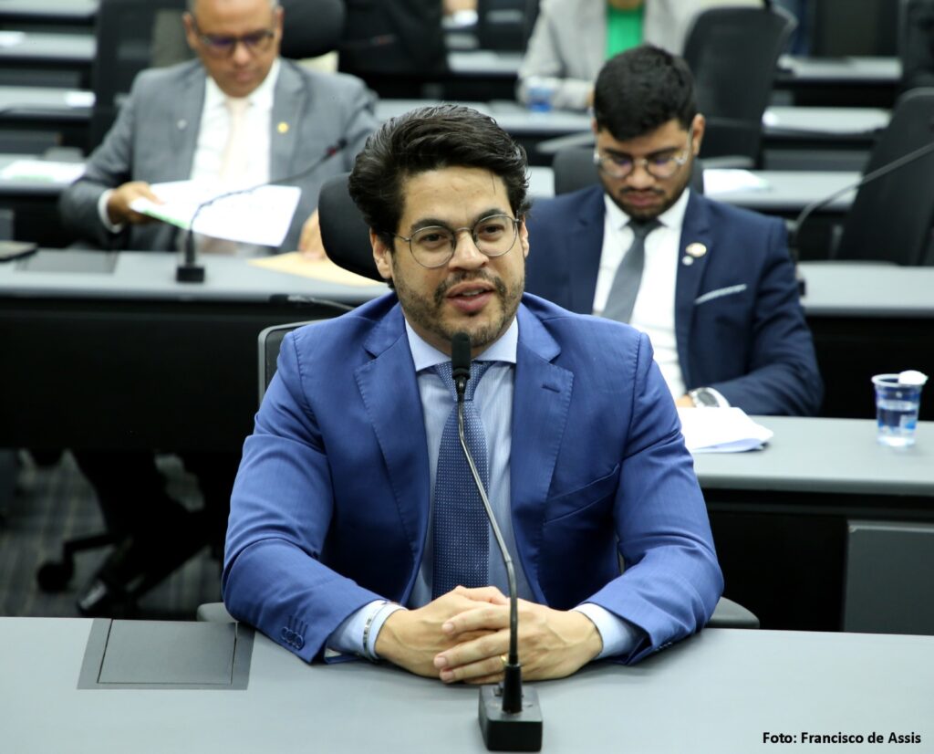 Câmara aprova projeto de Leo Souza que garante iluminação nas paradas de ônibus de Natal