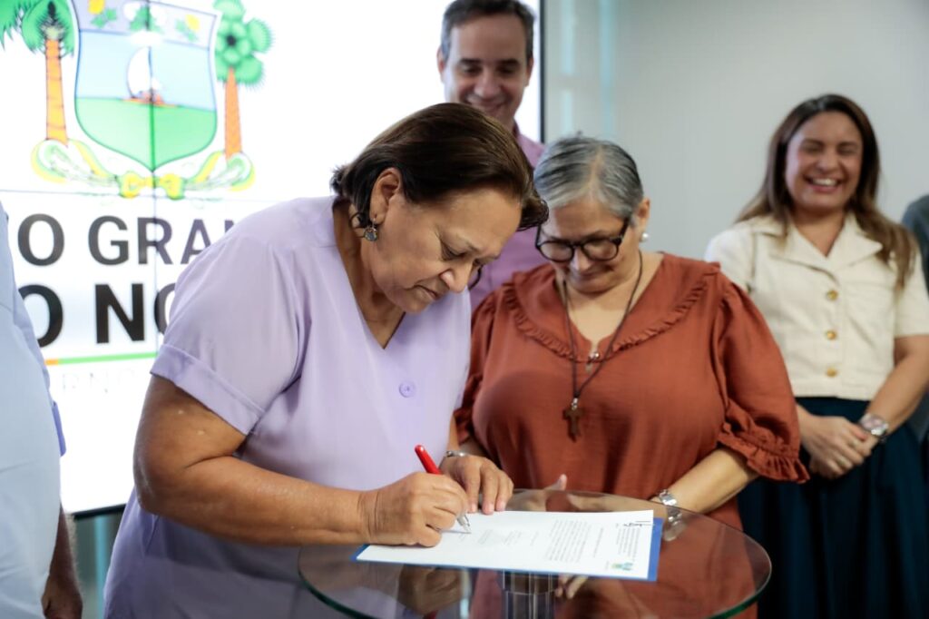 Governadora assina ordem de serviço para pavimentação da estrada de Pilões