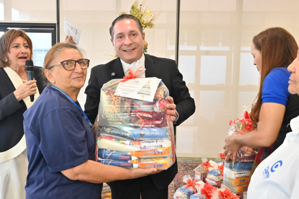 Assembleia Legislativa do RN entrega cestas natalinas a funcionários terceirizados