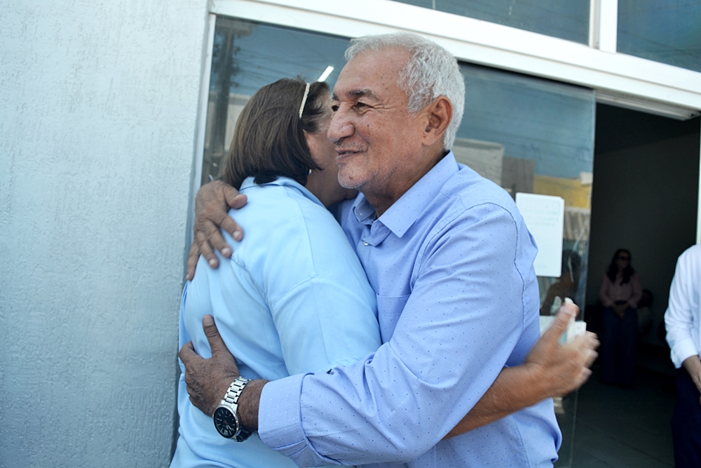 Ao lado de autoridades, vice-prefeito Raimundo Nonato recepciona Fátima Bezerra em Macau