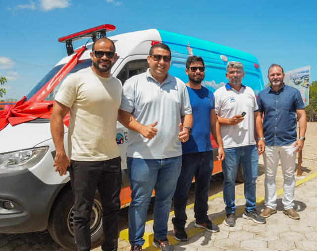 Galinhos: Prefeito Hudson entrega nova ambulância e reforça atendimento à saúde do município