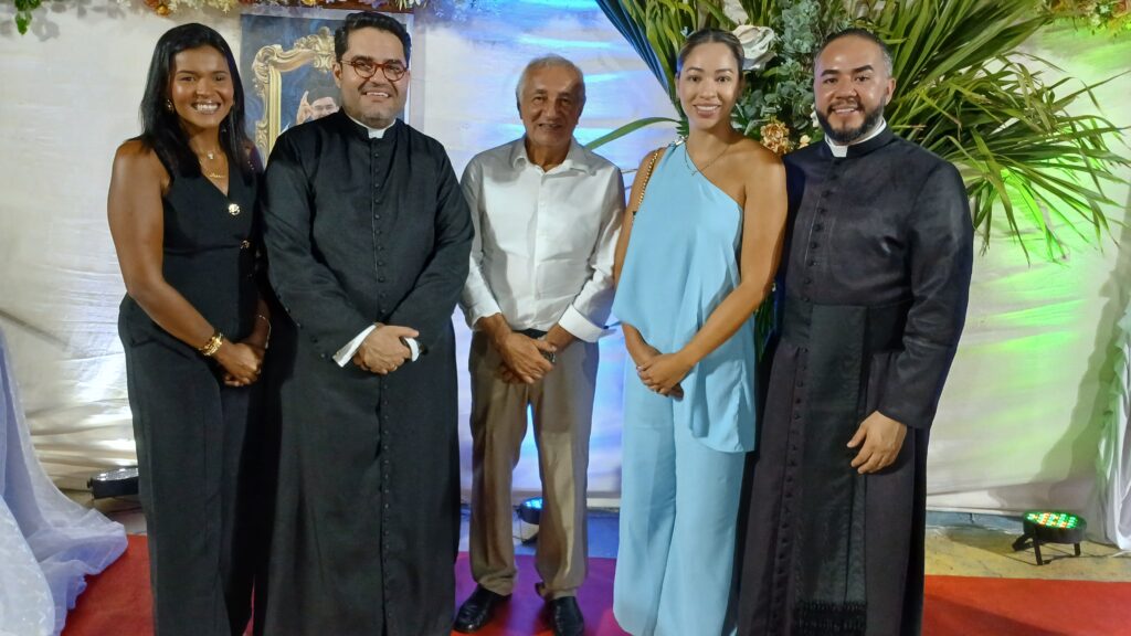 Vice-prefeito Raimundo prestigia posse canônica do novo pároco e vigário paroquial de Macau