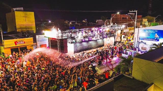 Guamaré mantém a tradição do mela-mela e faz o maior carnaval da Costa Branca potiguar