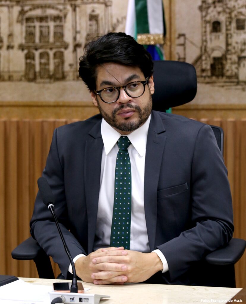 Vereador Leo Souza denuncia superlotação nos ônibus após redução da frota em Natal