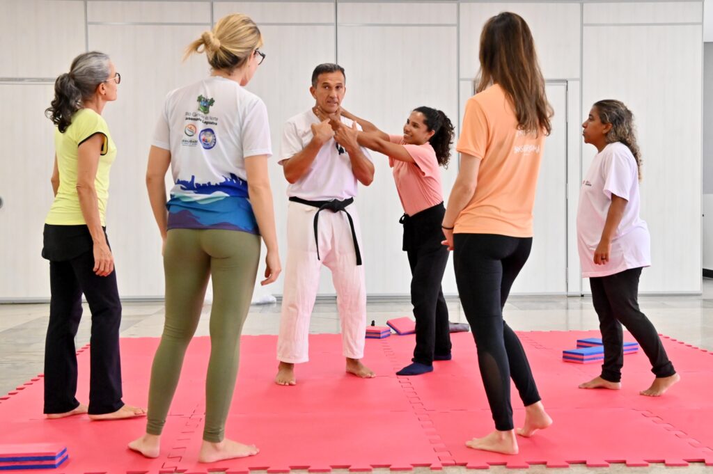 Projeto Mulher Segura ensina técnicas de defesa pessoal para servidoras do Legislativo