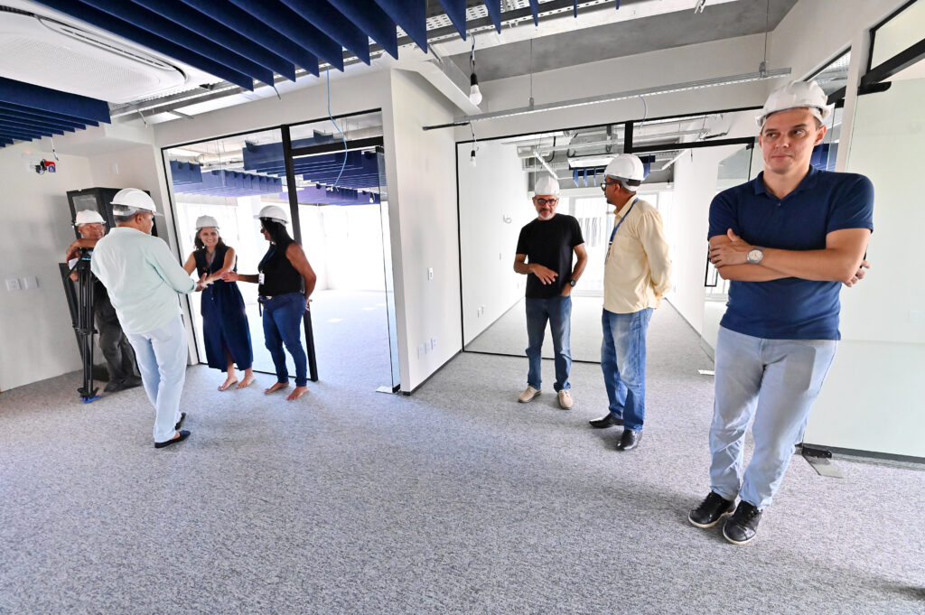 Servidores visitam prédio que abrigará TV, Rádio Assembleia e setor de TI da ALRN