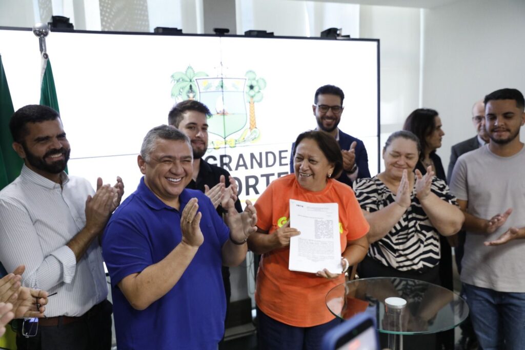 Governo do RN assina convênio para construção de 40 casas nos municípios de Paraná e Santa Maria