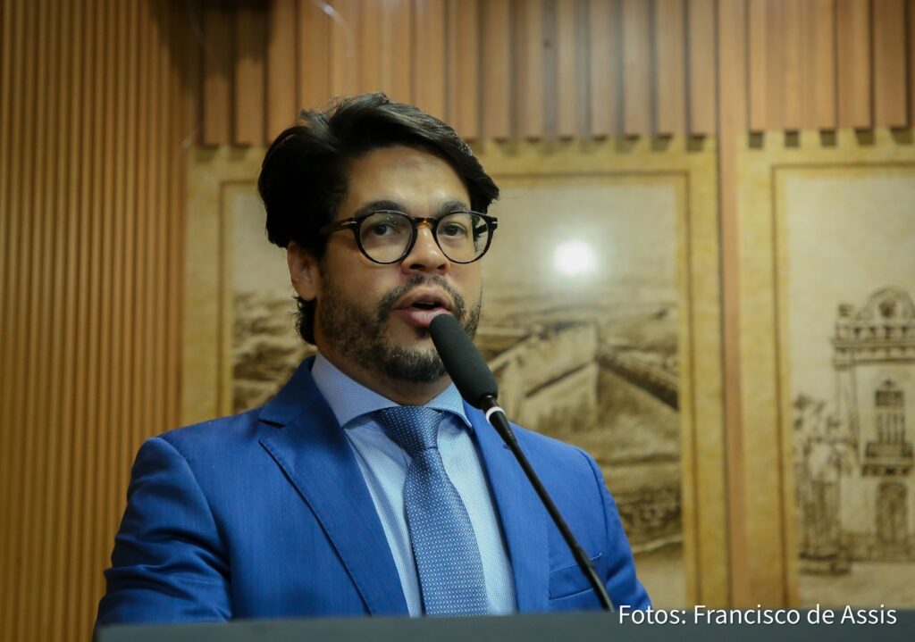 Câmara de Natal aprova projeto de Leo Souza que garante direito à instalação de carregadores de veículos elétricos em condomínios