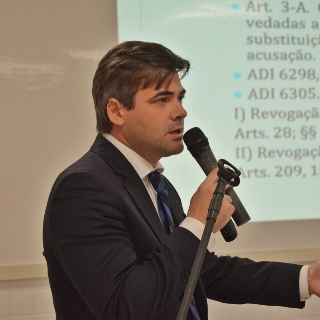 Macauense é homenageado pela Assembleia Legislativa do Ceará por atuação na Defensoria Pública