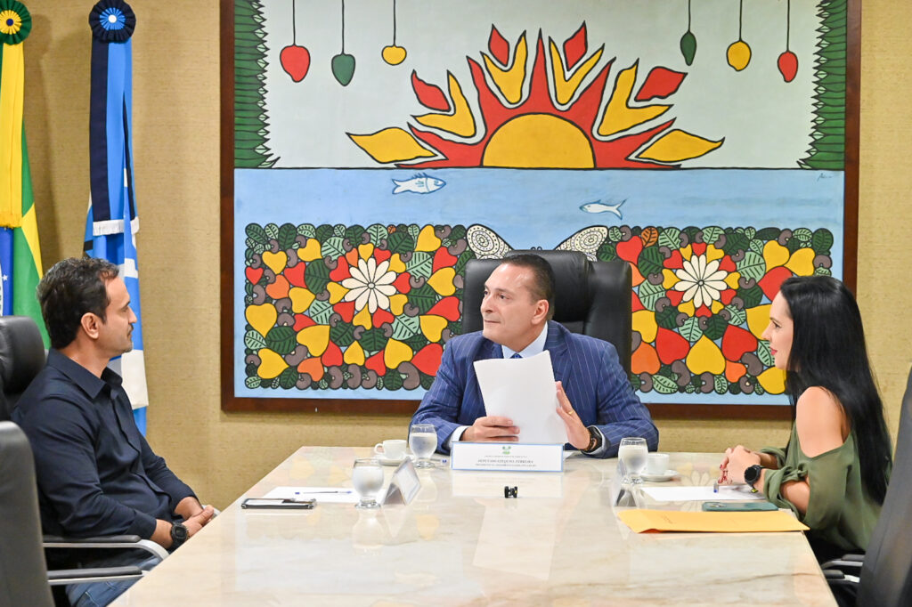 Ezequiel Ferreira recebe representantes da ASPERN e aprovados da Polícia Civil