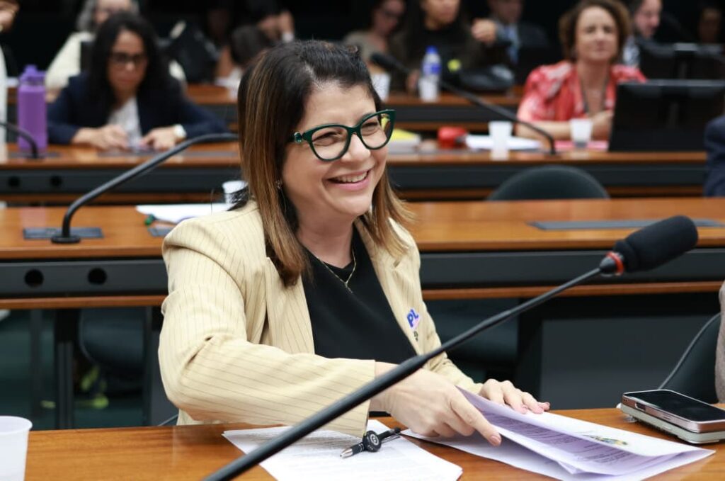 Carla Dickson garante aprovação de projeto que amplia acesso à caneta emagrecedora através do SUS