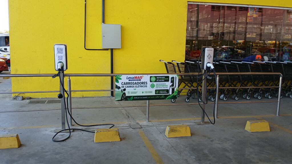LevaMais Atacarejo amplia estrutura e passa a oferecer abastecimento para carros elétricos