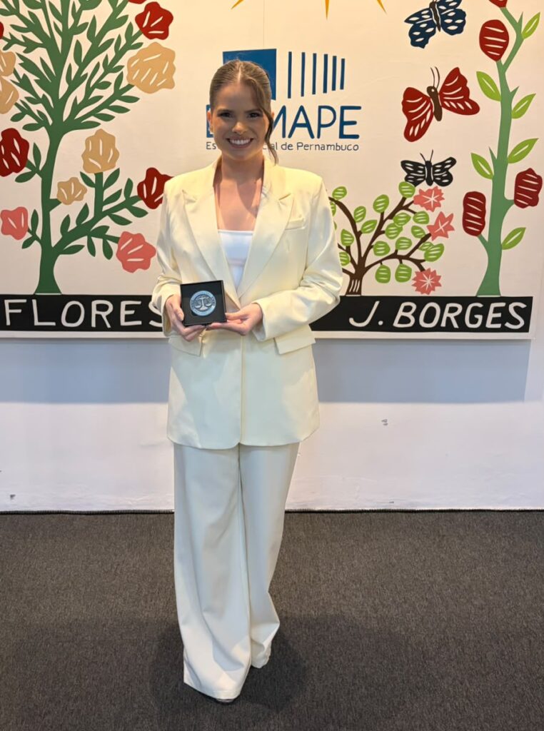 Advogada macauense, Mariana Ferreira recebe Medalha Destaques da Advocacia