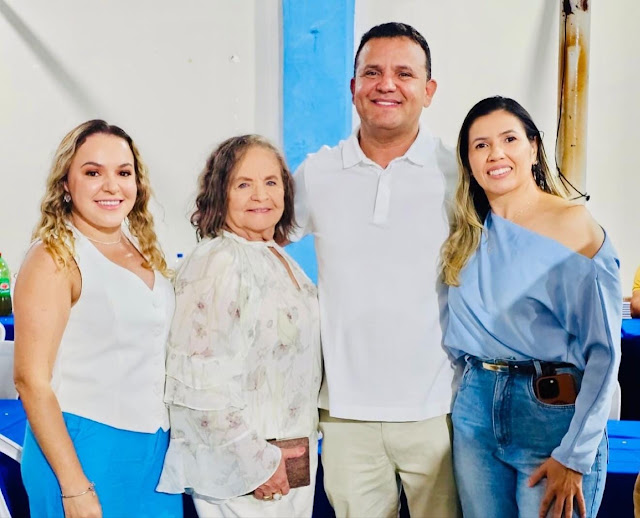 Entre abraços e fé, Hélio de Mundinho participa da abertura dos festejos de Nossa Senhora dos Navegantes
