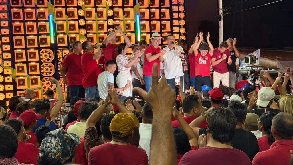 Guamaré é tomada por onda vermelha e mostra força política de Hélio do Povo ao lado de Cadu de Lula