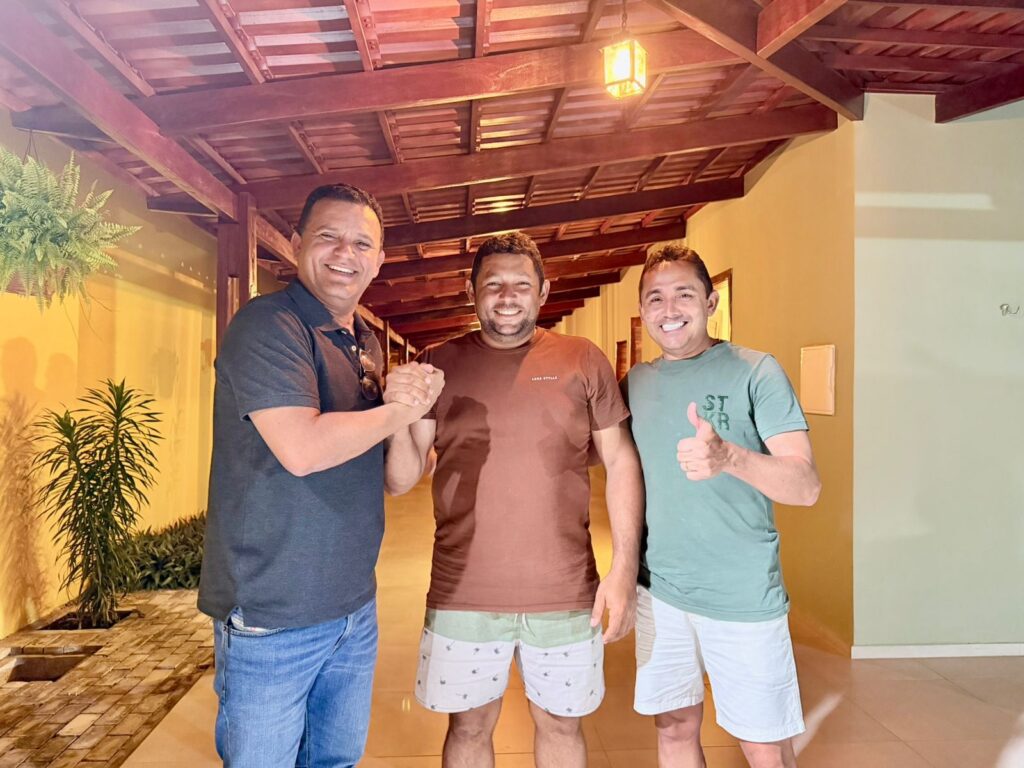 Laerton, irmão do ex-vereador Leandro Félix e cunhado do vereador Dedezinho, adere ao projeto político liderado pelo prefeito Hélio em Guamaré