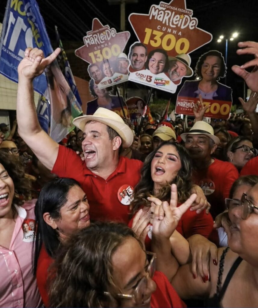Prefeita Flávia Veras encerra 1º turno com passeata do “Time de Lula” em Macau